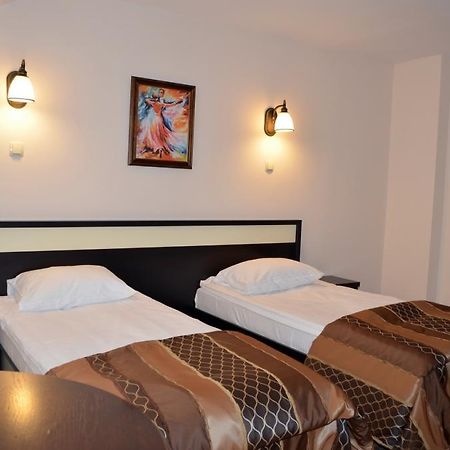 Vila Gardenia Hotel Oradea Exterior foto